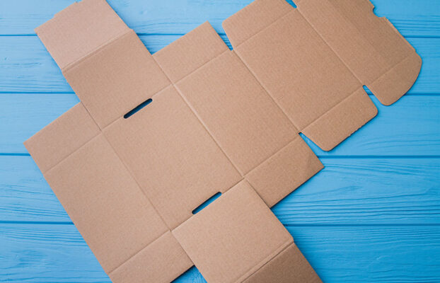 Precauciones al utilizar maquinaria para hacer cajas de cartón