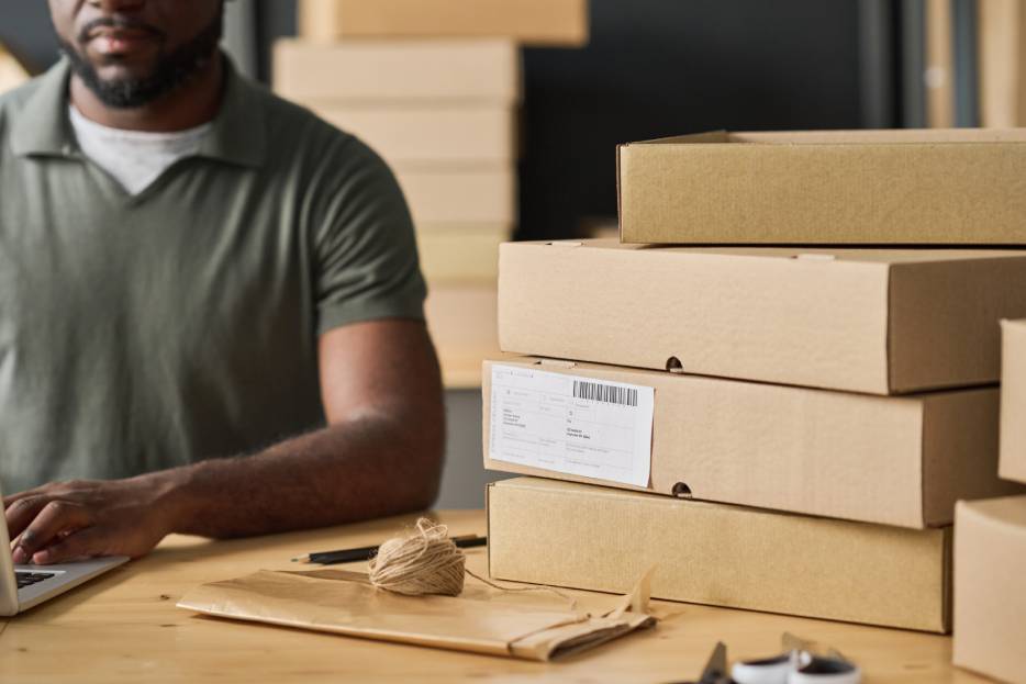 ¿Qué es el microcorrugado y cómo adaptar tu maquinaria para producir empaques retail-ready?