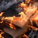 El cartón ignífugo es resistente al fuego, ideal para embalajes, construcción e industrias donde la seguridad es prioridad.