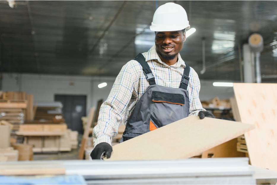 Implementar protocolos y tecnología eleva la seguridad en troquelado, reduciendo riesgos sin afectar la productividad.