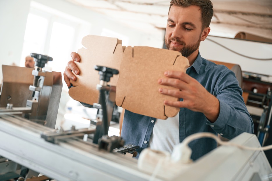 elaboración industrial de cajas de cartón