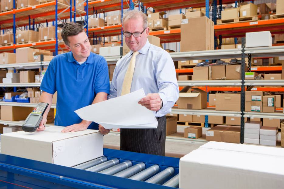 Las especificaciones técnicas de cajas facilitan control de calidad, reducen fallas y aseguran cumplimiento en entornos industriales.