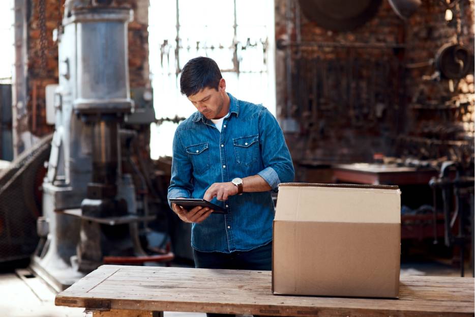 Cómo documentar especificaciones técnicas de cajas para clientes industriales