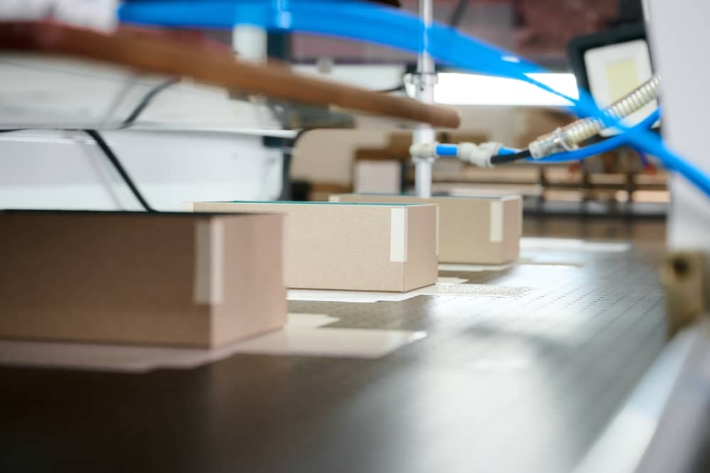 Cómo crear empaques personalizados sin afectar la eficiencia de producción